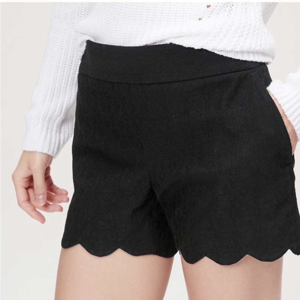 LOFT Women’s Black Textured Scalloped‎ Hem The Riviera Short Size 8